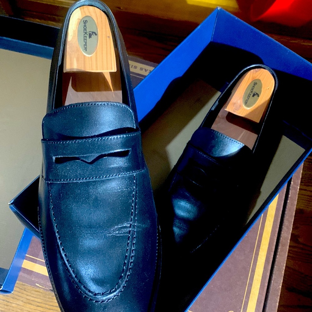 COLE HAAN classic black loafer.